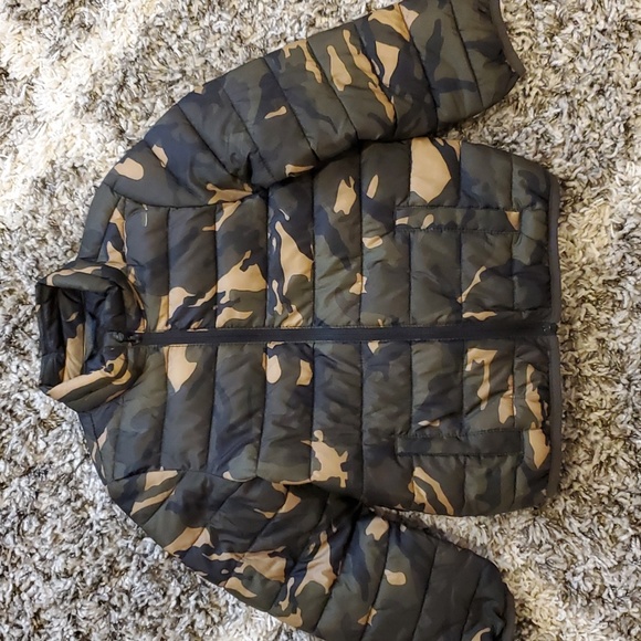 Old Navy Other - GUC Old Navy XS Light Weight Puffer Camo Jacket
